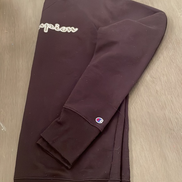 Champion Crewneck - Picture 3 of 3